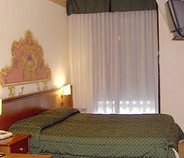 Hotel Dolomiti 3*